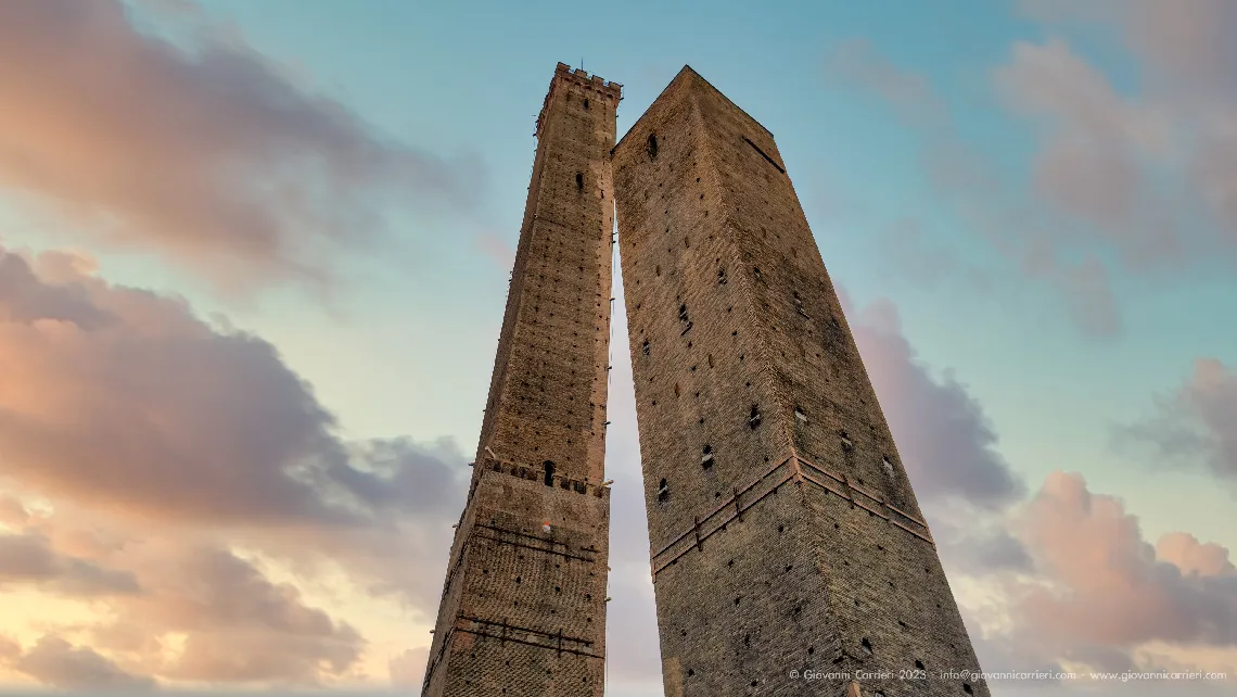 The two towers: Garisenda and degli Asinelli