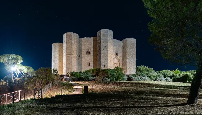 Castel del Monte at night