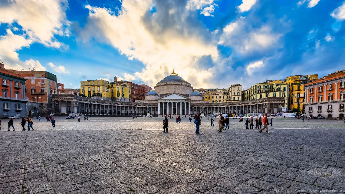 Il tramonto a Piazza del Plebiscito