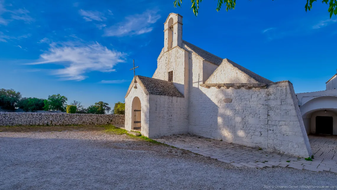 Prospetto laterale della chiesa di Santa Maria del Barsento