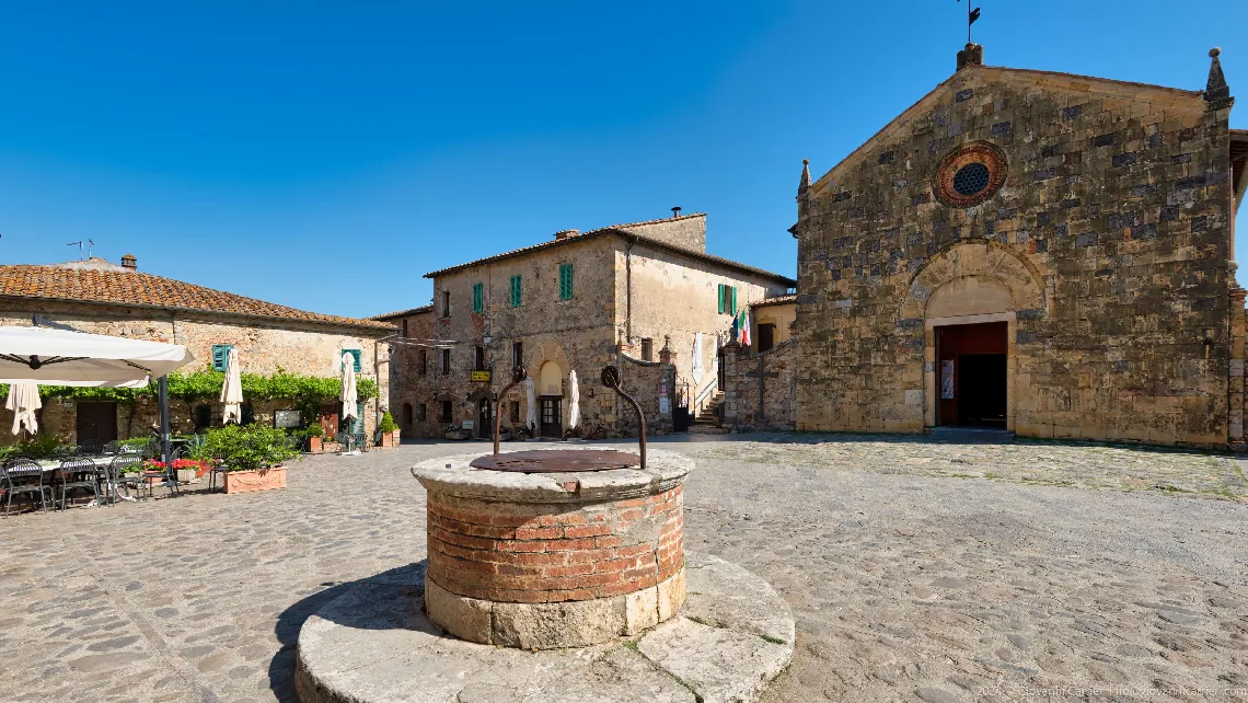 Piazza Roma, Monteriggioni