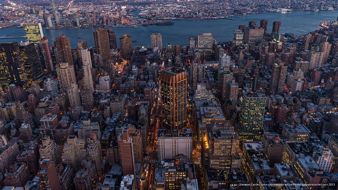 Vista dell'east river dal Empire State Building