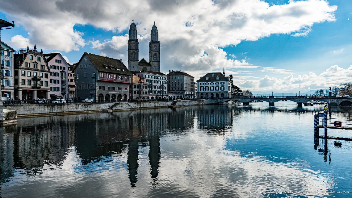 Il Grossmuenster  visto dal fiume Limmat - Zurigo